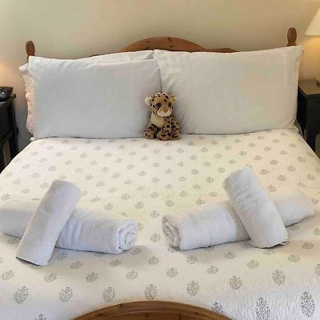 Вилла Secluded Romantic Cotswolds Barn - Sleeps 2 To 4 - Near Cirencester - Dog Friendly Kemble Экстерьер фото