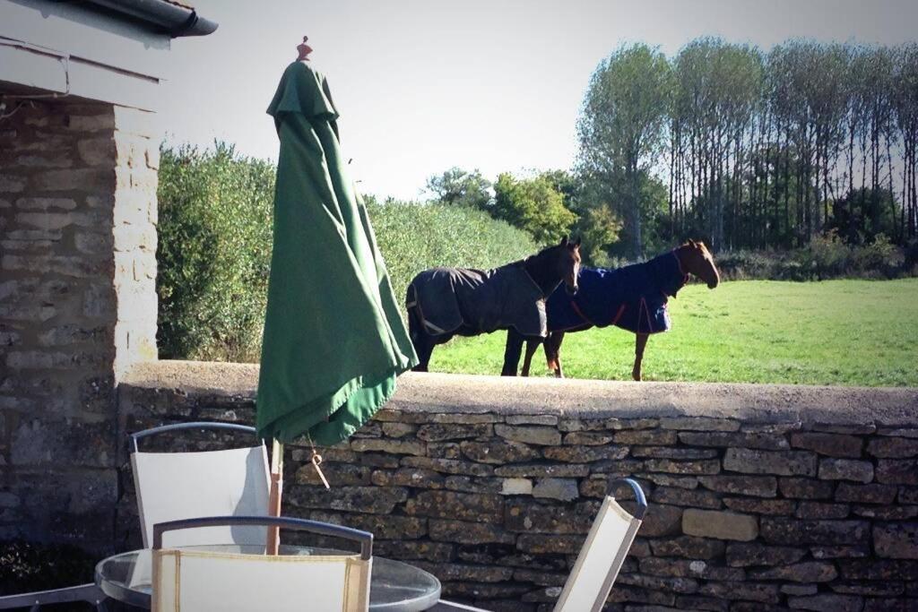 Вилла Secluded Romantic Cotswolds Barn - Sleeps 2 To 4 - Near Cirencester - Dog Friendly Kemble Экстерьер фото